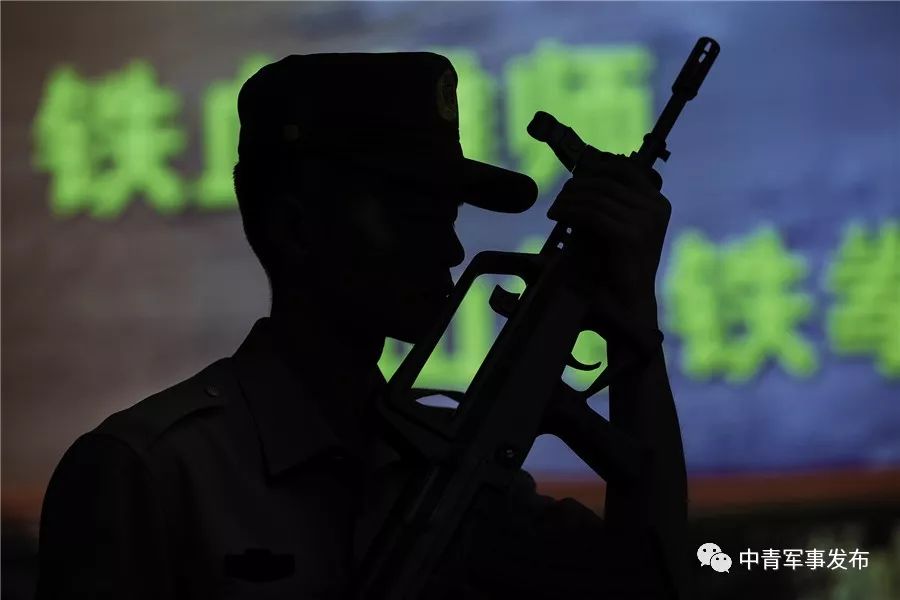 热血剪影激荡军营铁汉的铿锵韵律