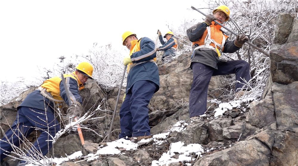 该处山体坡度达到75度
