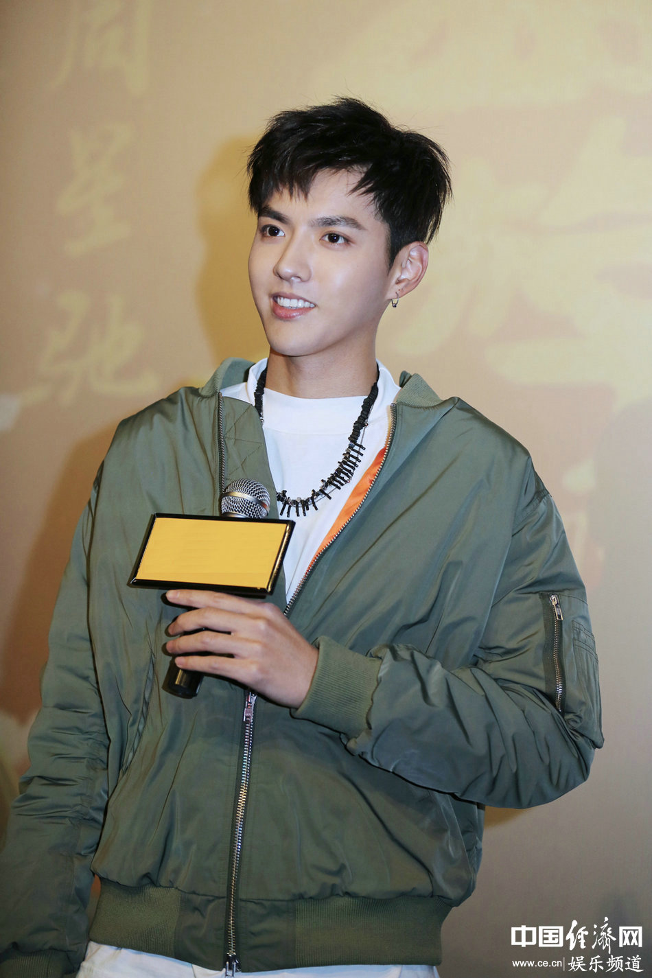 吴亦凡初六晋城拜年 解读《西游伏妖篇》"多面唐僧"