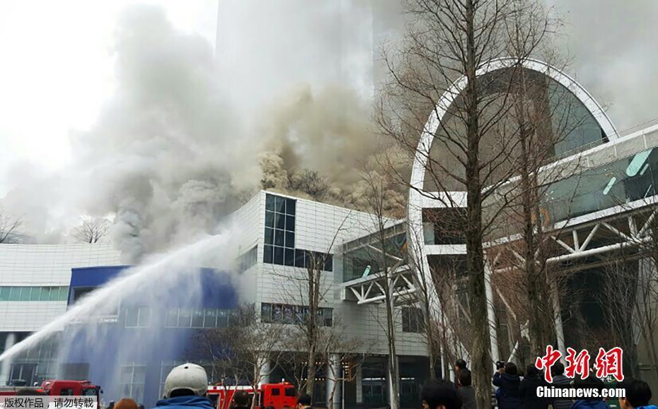 當地時間2月4日,韓國京畿道華城市一座商業建築發生火災,造成4人死亡.