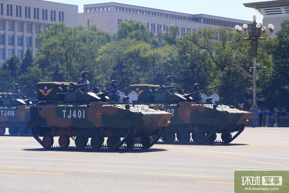 03式伞兵战车内部构造曝光