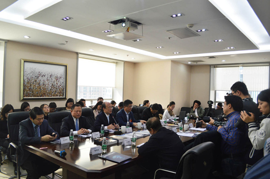 两会代表委员ccg沙龙讨论当下热点问题