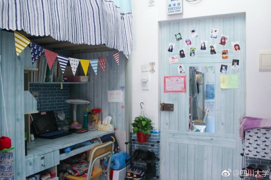 近日,四川大学某寝室女生,把宿舍改造成了地中海风格的"高级公馆".