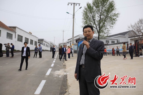 平邑县县委组织部副部长,农工办主任孙勇 摄影/韩春义大众网临沂4月8