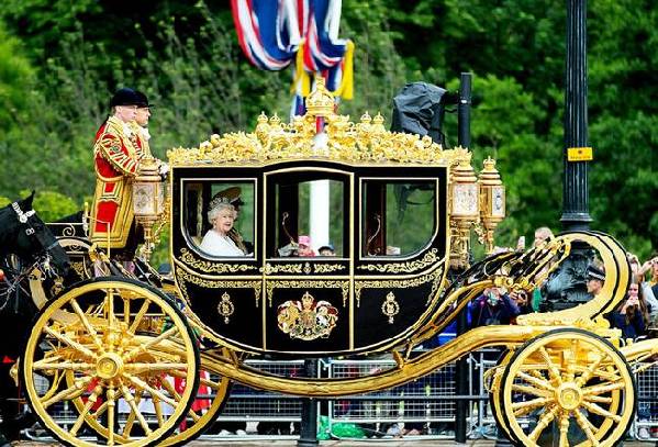特朗普访英要坐女王黄金马车 途经核心街道安保成难题