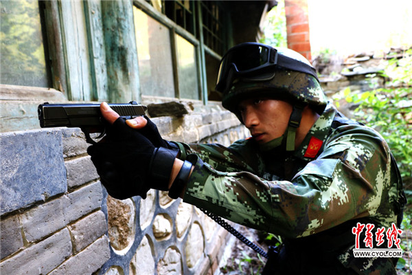 武警北京总队十七支队"魔鬼周"极限训练在京郊某地展开