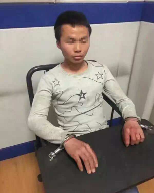被斩首的中国记者图片