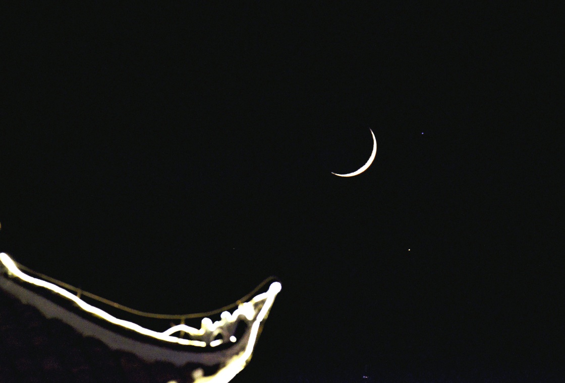 星月争辉!我国多地夜空现双星会"娥眉"天象