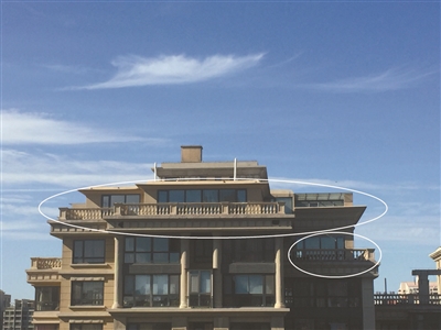 北京高档小区顶层违建"空中别墅" 房主避而不见