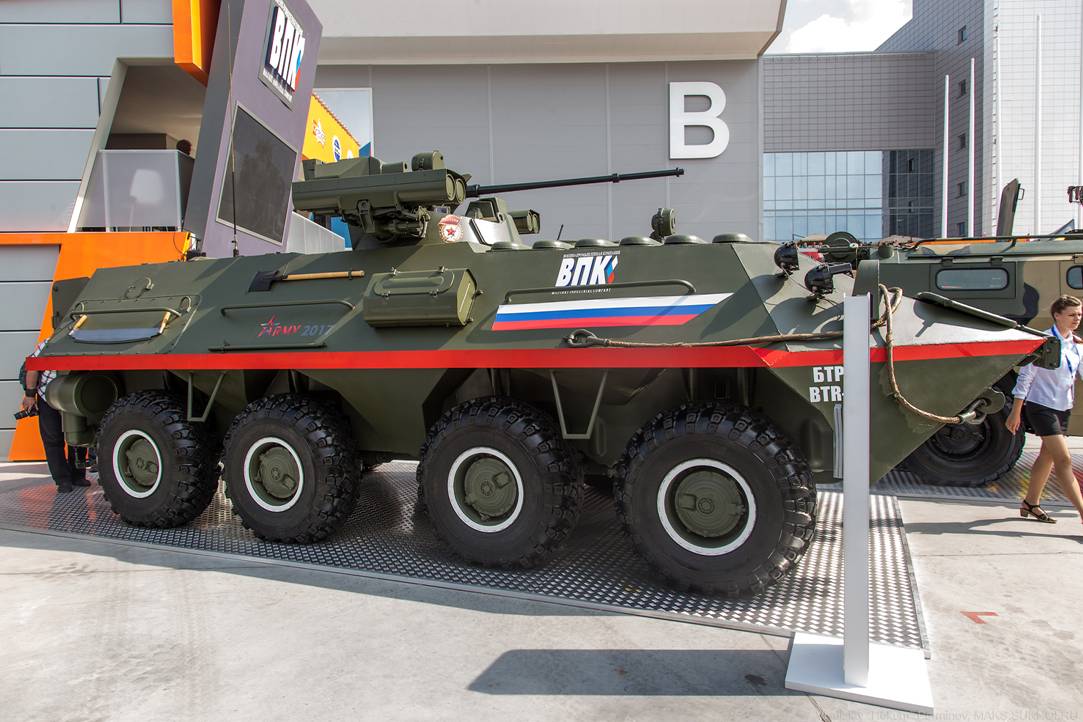 btr-87装甲车进行了展示,这是俄罗斯btr装甲车的最新版本,车顶装备了