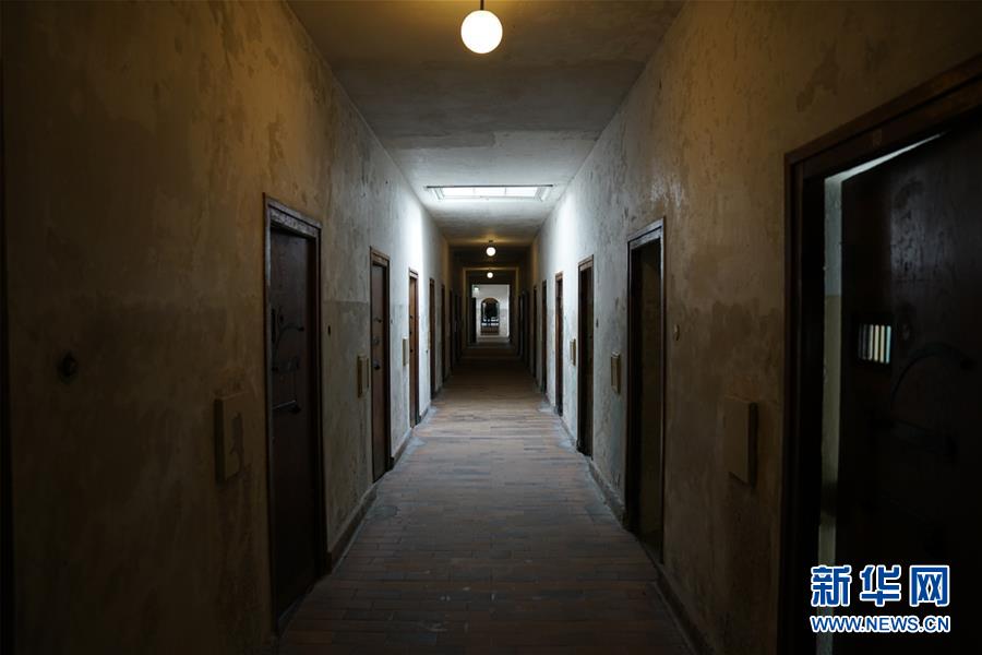 这张8月30日的照片显示的是德国达豪集中营营区监狱内景.