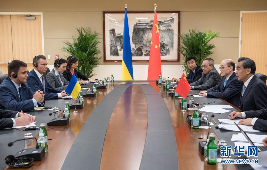中国外交部长王毅访问柬埔寨_王毅将访问多国_主席访问国机二院