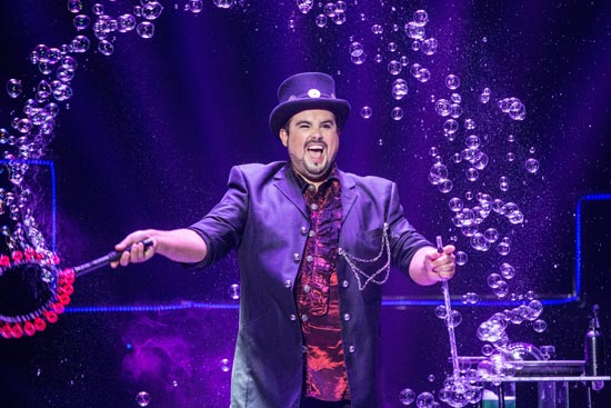 大会嘉宾意大利著名泡泡魔术师马克·佐皮