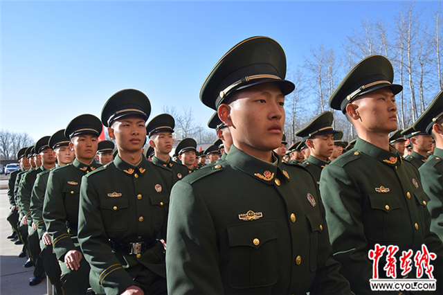 军营成人礼:武警北京总队十四支队举行新兵授衔仪式