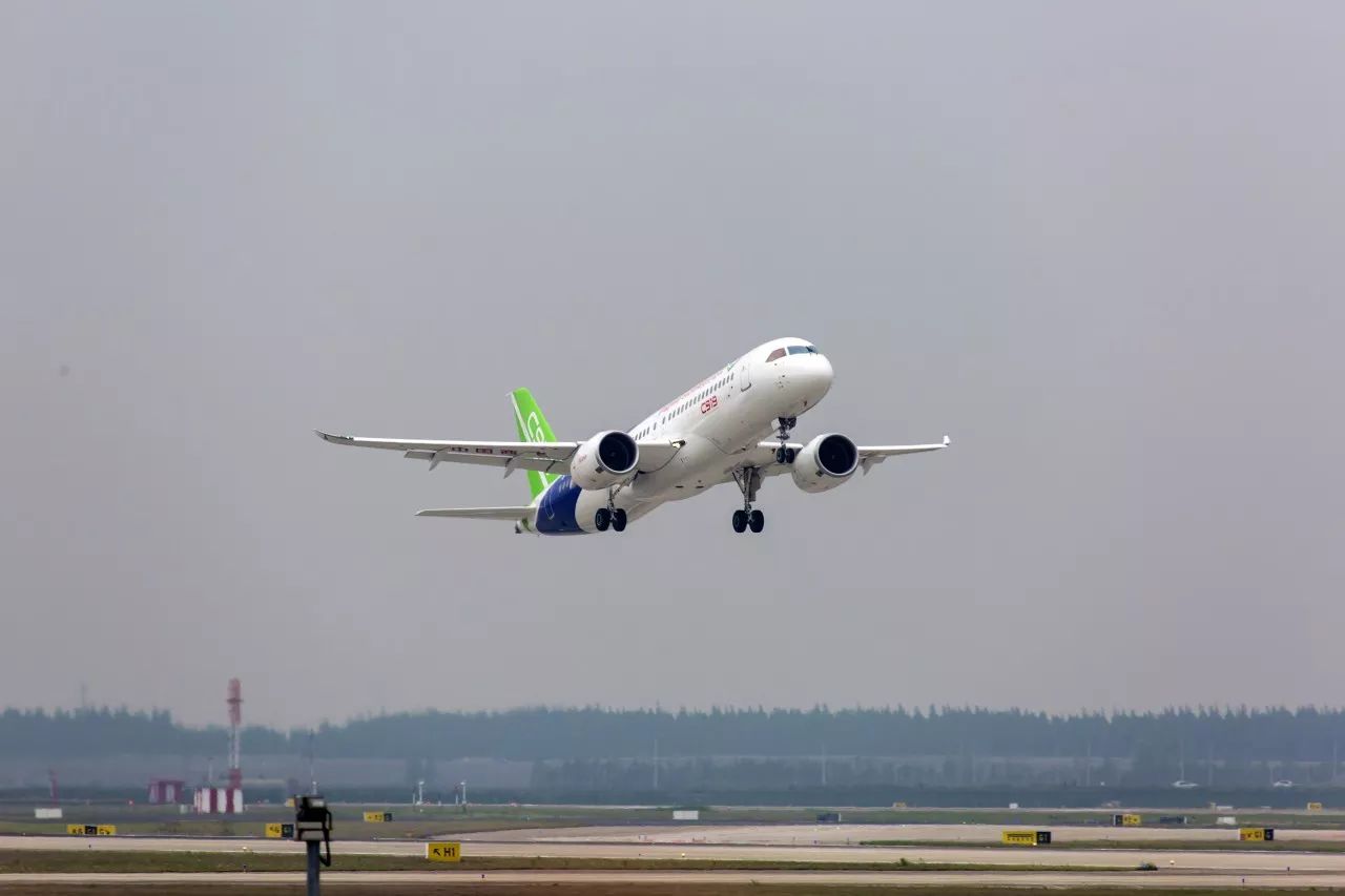 大飞机c919试飞成功