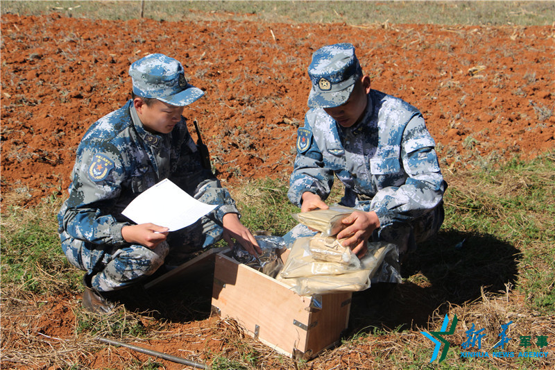 新闻频道 国内新闻  空军后勤部部长郑学祥表示,这次演练符合未来无人