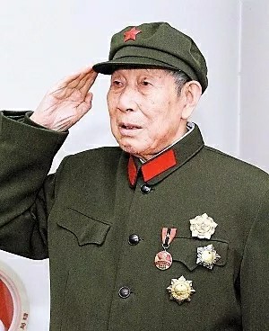 他们是枪林弹雨中走来的革命老兵,倾听他们新时代强军之声