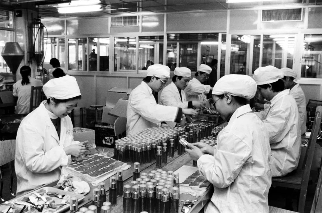 90年代工厂工人图片