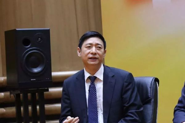 清华大学马克思主义学院院长艾四林