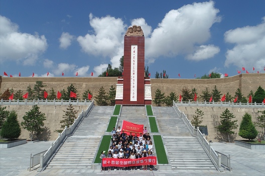 8月14日,第十四届全国网络媒体宁夏行记者来到将台堡红军会师纪念馆.