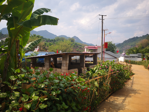 耿马县孟定镇色树坝村东风组一角 澎湃新闻记者 高宇婷图尽管已经不在