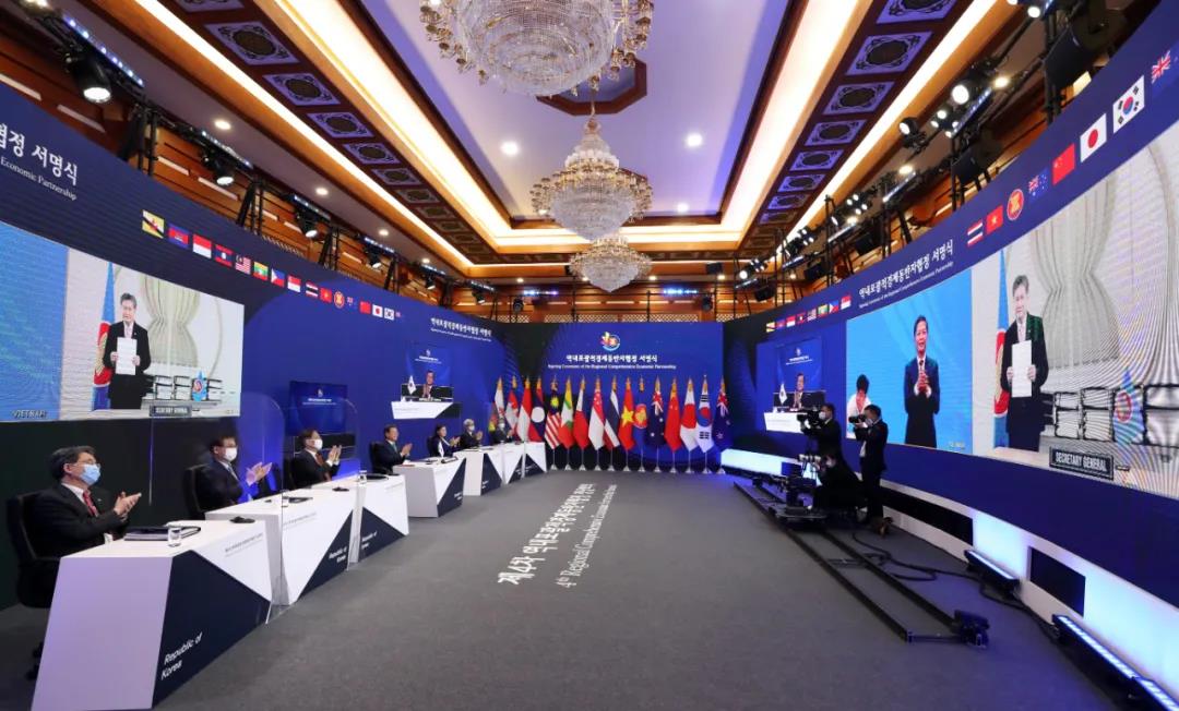 当地时间15日,rcep在东亚合作领导人系列会议期间正式签署.