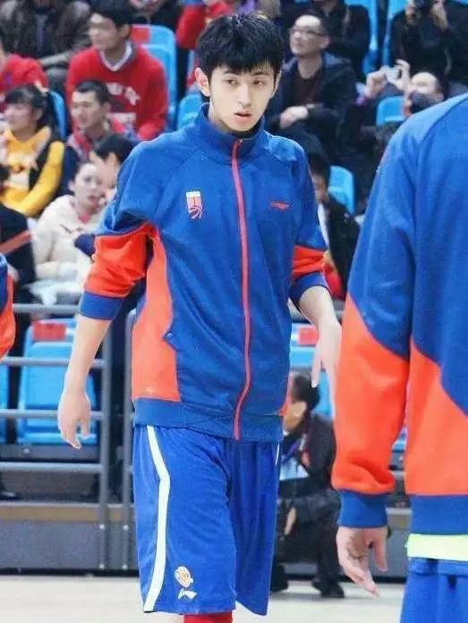 中南大学篮球队中锋,2014年代表中南大学篮球队取得了第十六届cuba