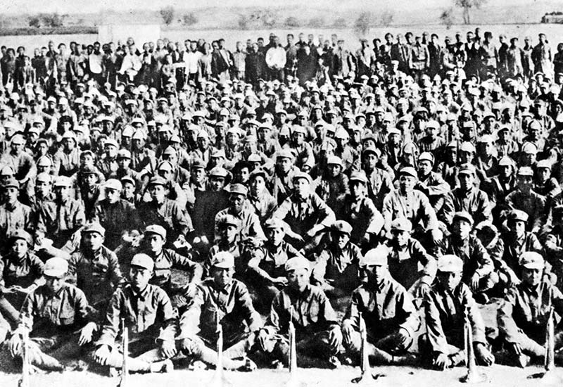 图为长征到达陕北的红军一部(资料照片).