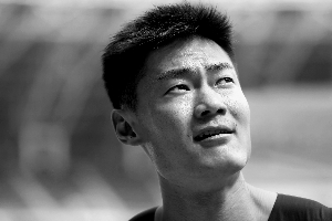 青体育 正文   张培萌身高1.