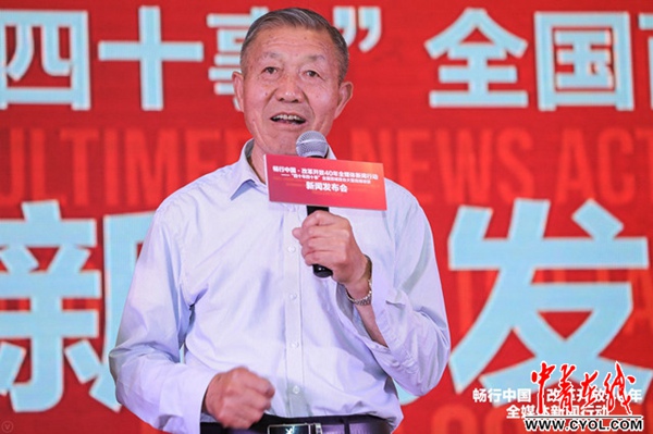 安徽凤阳小岗村"大包干"的带头人之一严金昌.原文明/摄