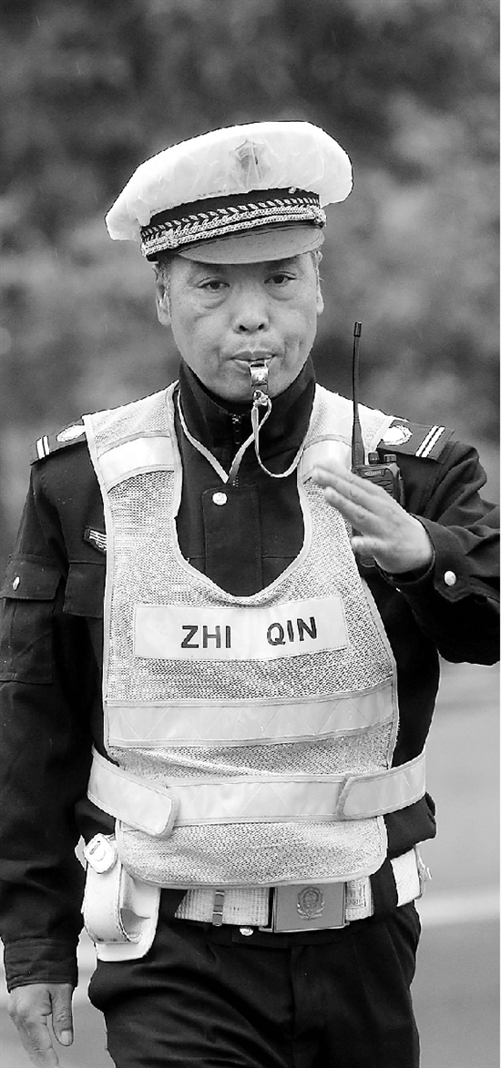 被各国网友点赞为中国英雄协警礼为奇连称过了过了